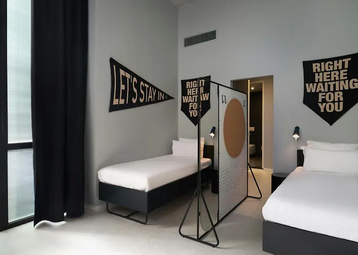 The Social Hub 4*