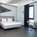 The Social Hub 4*