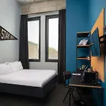 The Social Hub 4*