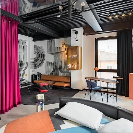 The Social Hub 4*