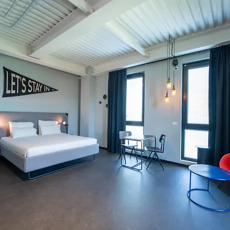 Hotel The Social Hub 4*