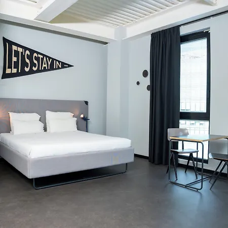 The Social Hub 4*