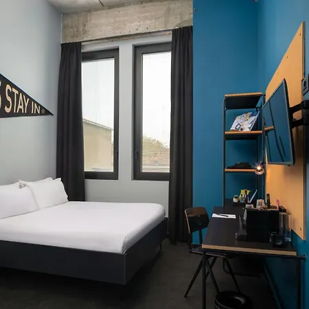 The Social Hub 4*