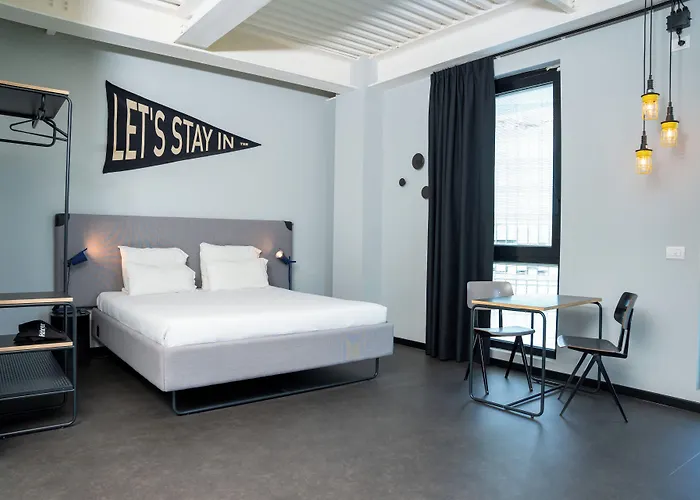 The Social Hub 4*