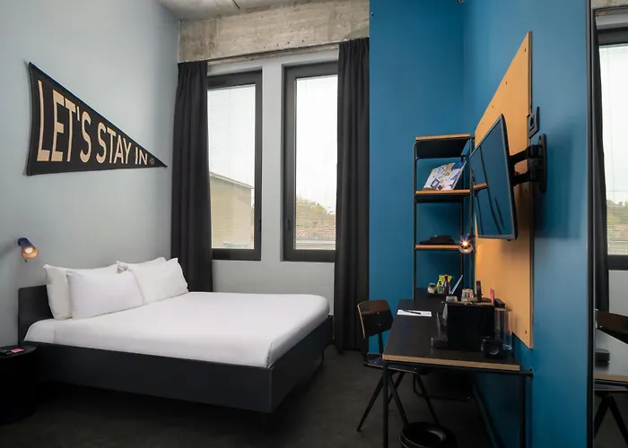The Social Hub 4*