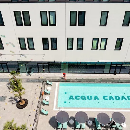 The Social Hub Отель