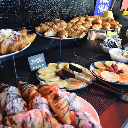 Отель The Social Hub Болонья