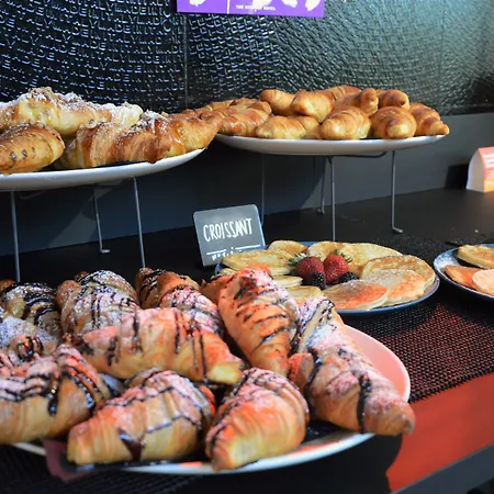 Hotel The Social Hub 4*