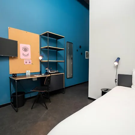 The Social Hub 4*