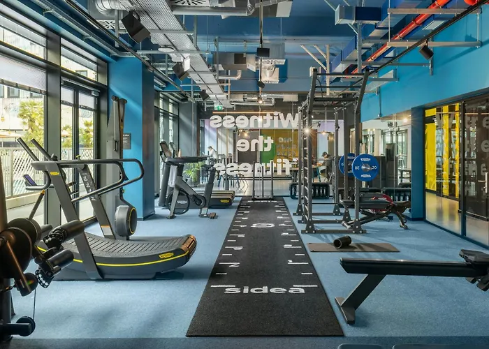 The Social Hub 4*